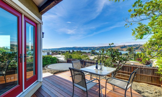 Benicia House | 1 Mi to Downtown Benicia: Scenic Cliffside Escape