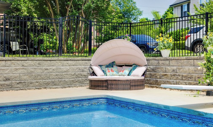 Lynchburg Cottage | 1 Mi to Downtown Lynchburg: Cozy Apt w/Pool