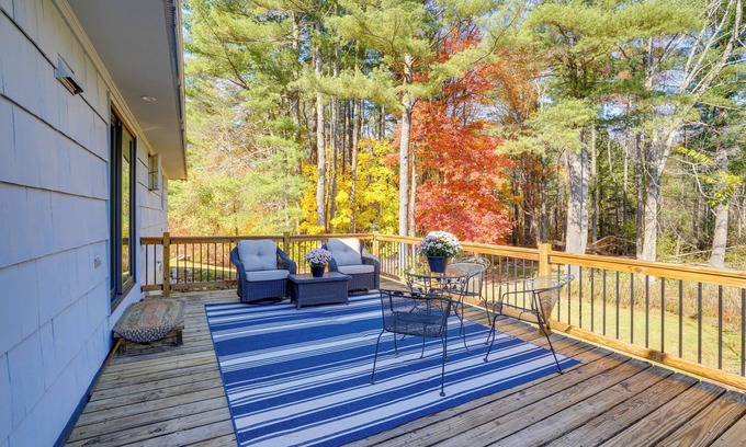 Glendale Cottage | 1 Mi to Dtwn: Cottage w/Large Yard in Stockbridge