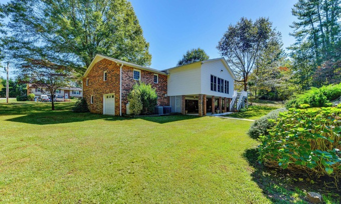 Hudson House | 1 Mi to Dtwn: Home w/Fire Pit & Deck in Hudson!