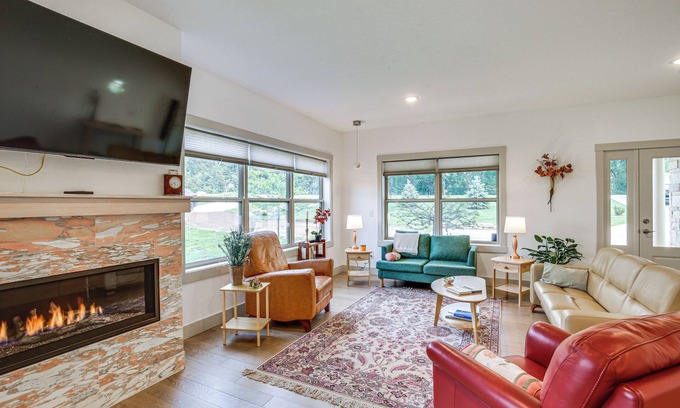 Pine Island House | < 1 Mi to Dtwn Pine Island: Updated Home w/Yard!