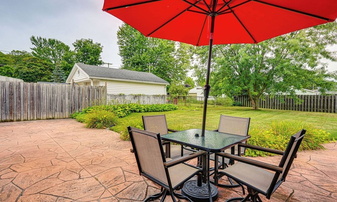 Owosso House | 1 Mi to Dtwn: Suburban Home w/Yard in Owosso