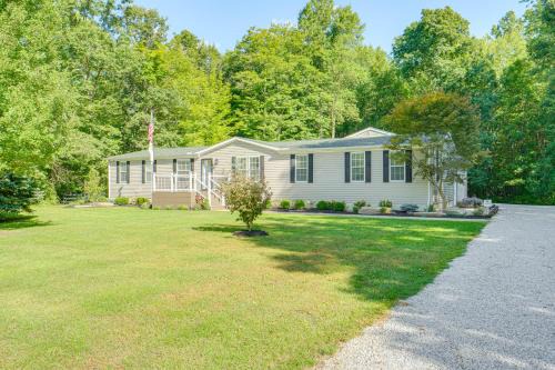 Geneva House | 1 Mi to Geneva SP Family Home with Game Room and Yard