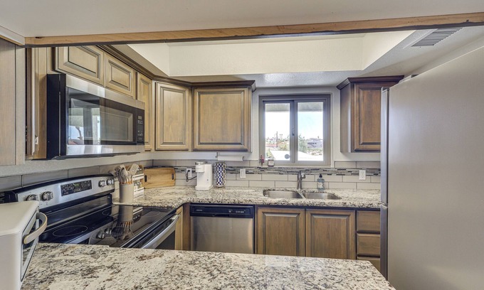 Lake Havasu City Apartment | 1 Mi to Lake Havasu: Outdoor Rec Hub w/Views!