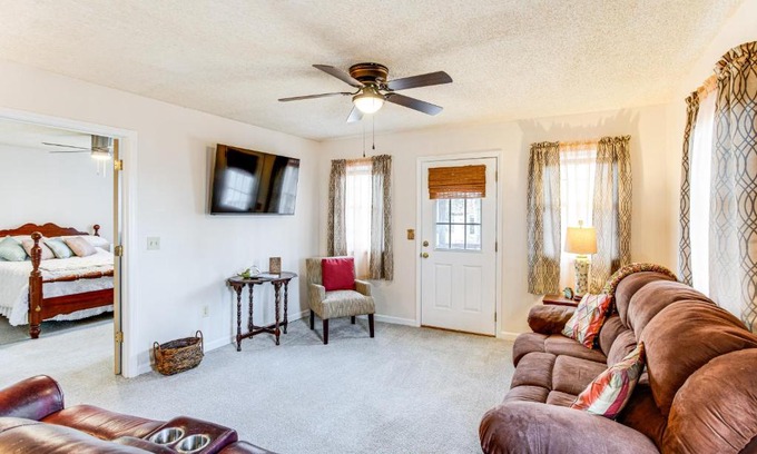 Hollands Landing House | 1 Mi to Lake Murray Pet-Friendly Home with Deck