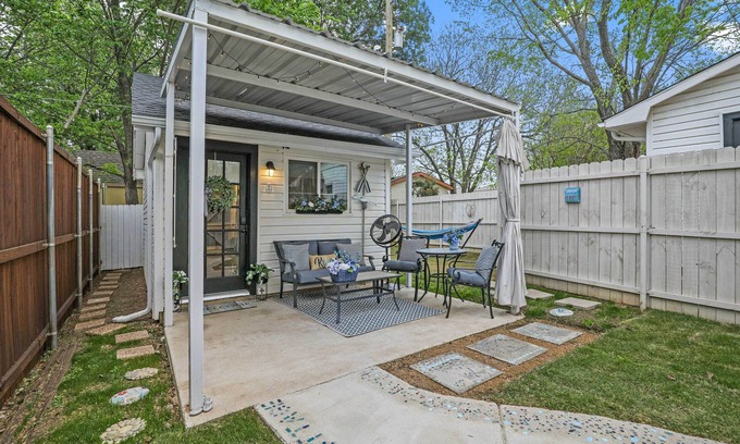 Lake Dallas Apartment | 1 Mi to Lewisville Lake Fun: Quaint Cottage!