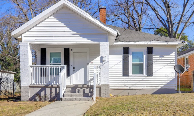 Macon House | 1 Mi to Ocmulgee Mounds: Charming Home w/Yard!