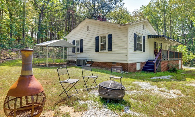 Greenville - Spartanburg House | < 1 Mi to Paris Mtn State Park: Retreat w/Deck!