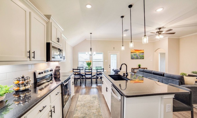 Greenville House | 1 Mi to Splash Kingdom Air Patrol: Home w/Patio!