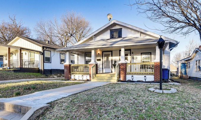 Tulsa House | 1 Mi to Tulsa Arts District: Updated Home w/Deck!