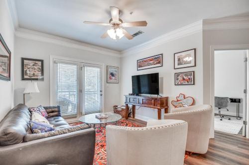 Athens Apartment | 1 Mi to UGA Charming Athens Condo with Balconies!
