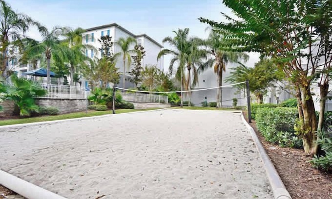 Temple Terrace Condo | 1 MI to USF! Budget Friendly, Pool, GYM