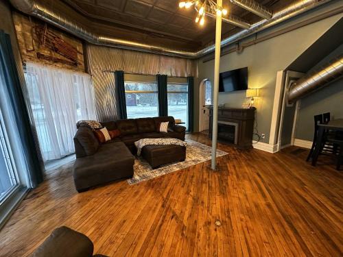 Boyne Falls House | 1 Mile From Boyne Mt- Chateau Patak