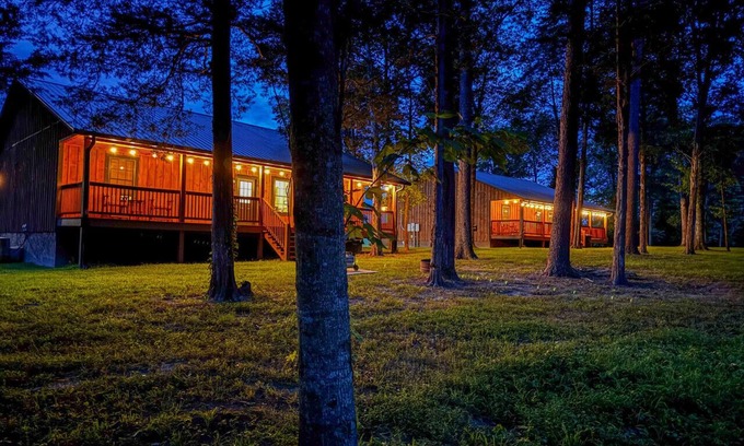 Byrdstown Cabin | 1 Mile from Dale Hollow Lake 4 Private Bedrooms Wifi Fire Pit Secluded