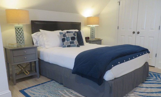 Charleston House | 1 mile to Credit One Stadium: Daniel Island Furnished 1 Bed, 1 Bath Studio Apt
