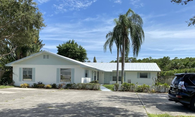 Hobe Sound Villa | 1 mile to Hobe Sound Beach & The best golf courses