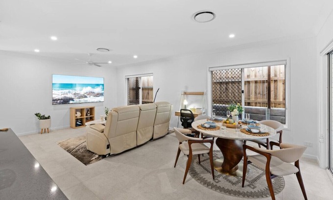 Bridgeman Downs House | 1 mins to Mall/Brandnew 4Beds cozy home/Ducted AC