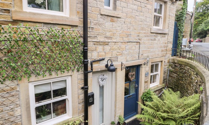 Holmfirth Cottage | 1 OAKLEYS, family friendly, luxury holiday cottage in Holmfirth