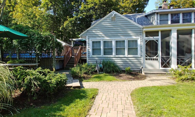 Lakeside Cottage | 1 or 2 Fun Cottages Sleep 2-10-20 People. Pool & Hot Tub. Steps to Beach + More