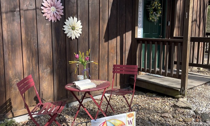 Cosby Cabin | 1 Playful Cub-GREAT unbelievable rates, check it out