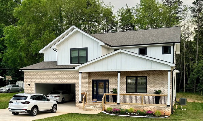 Paw Creek House | 1 Primary Room Exquisite Home in Uptown Charlotte
