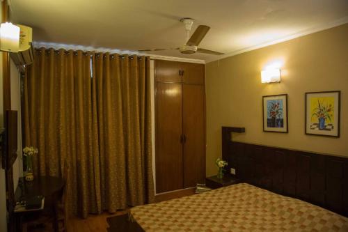 Kharera Bed & Breakfast | 1 Private Room In 3 Room Bnb In Hauz Khas in Center Delhi
