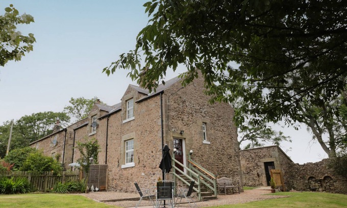 Old Bewick Cottage | 1 RODDAM RIGG COTTAGE, pet friendly, with open fire in Wooler