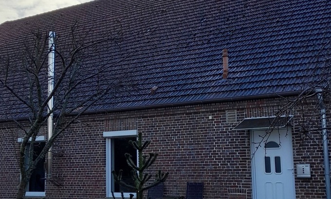 Klein Scharrel Apartment | 1 room apartment for two overlooking coastal canal