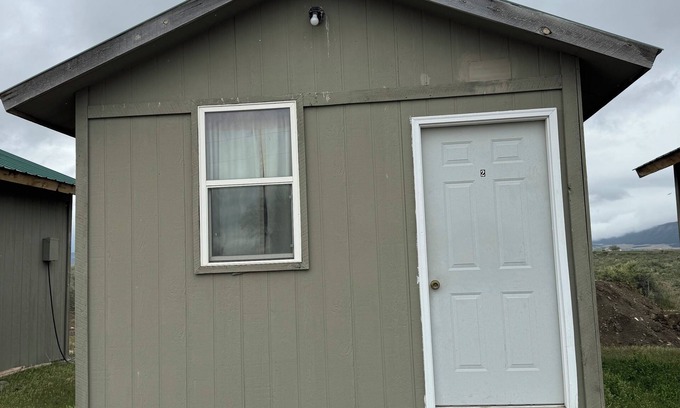 Redvale Cabin | 1 Room Cabin in Dry Creek Basin.