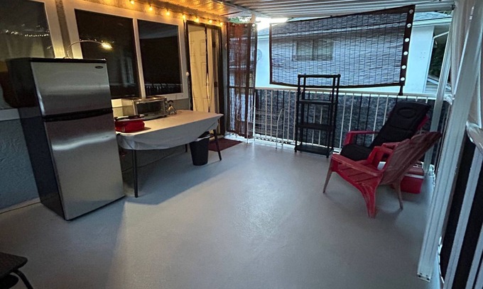 Delta House | 1 Room with Double Bed, Relaxing Chair,Patio and Full Washroom Private Entrance)