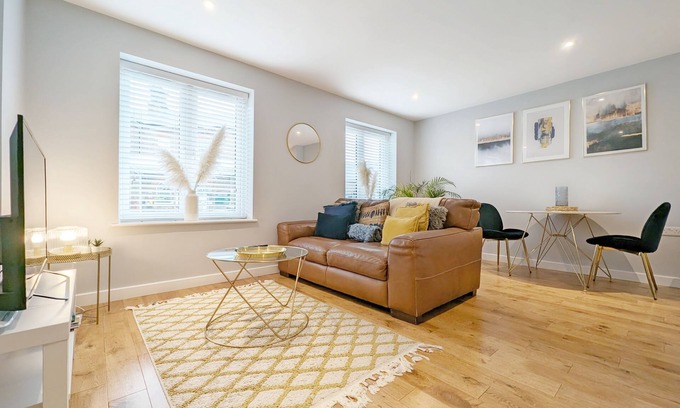 Arundel Apartment | 1 Roseland Apartment, Arundel - a flat that sleeps 2 guests in 1 bedroom