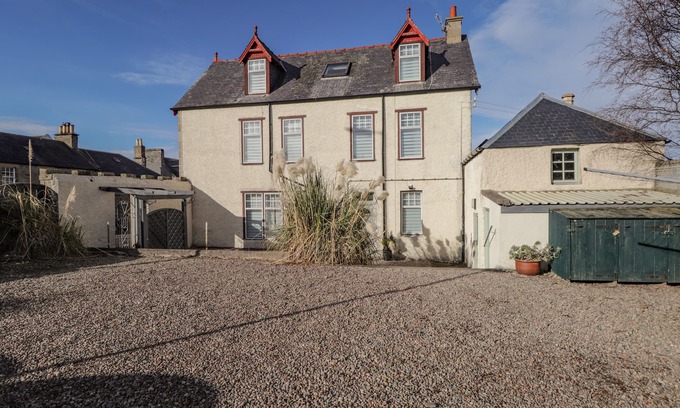 Cullen Cottage | 1 SEAFIELD STREET, pet friendly, character holiday cottage in Cullen
