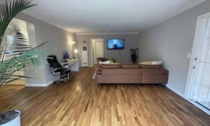 Pico Apartment | 1 spacious Cozy Room right by the Santa Monica Pier.