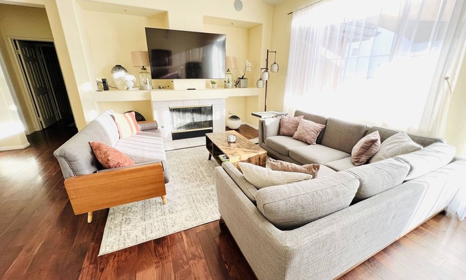 Ventura House | 1-Story Cottage 6-min to Beach & Old Town Ventura