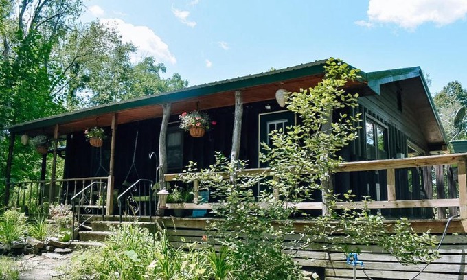 Helmsburg House | 1 Sweet Retreat