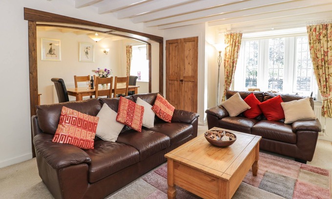 Llanbedr-y-cennin Cottage | 1 TAN YR YWEN, pet friendly, character holiday cottage in Tal-Y-Bont