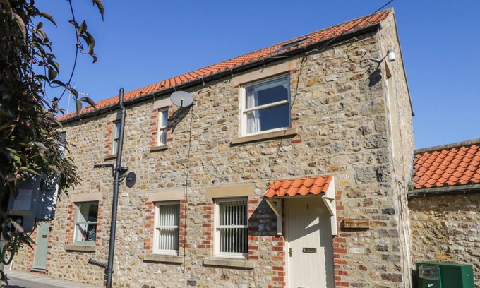 Hunton Cottage | 1 THE MEETING HALL, pet friendly, character holiday cottage in Hunton
