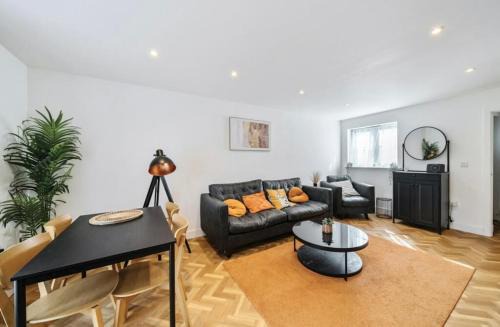 Frampton Cotterell Apartment | 1 The orchard - Beautiful Ground floor garden flat