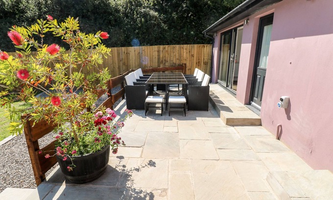 Robeston Wathen Cottage | 1 The Warren