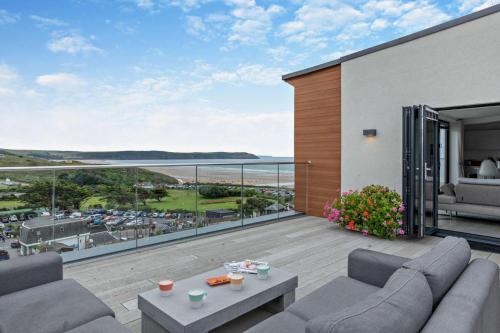 Mortehoe Apartment | 1 Woolacombe West - Luxury Apartment at Byron Woolacombe, only 4 minute walk to Woolacombe Beach!