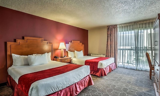 Laughlin Hotel | 1 x Santa Fe Queen Non Smoking Room at Edgewater Casino Resort