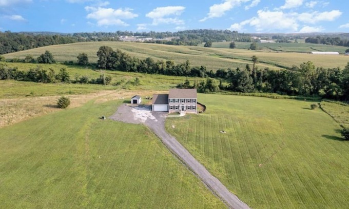 Dillsburg House | 10-Acre Sunset Hill Retreat
