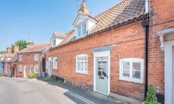 Martlesham Heath Apartment | 10 Angel Lane - a stylish cottage in Woodbridge