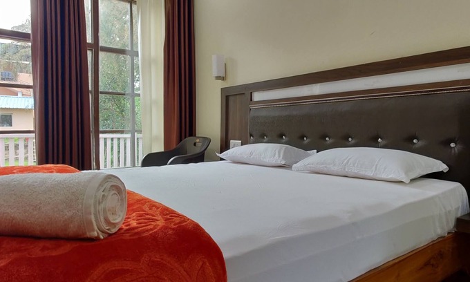 Jabalpur Bed & Breakfast | 10-bedroom bed & breakfast in phenomenal Jabalpur New Bhedaghat with AC