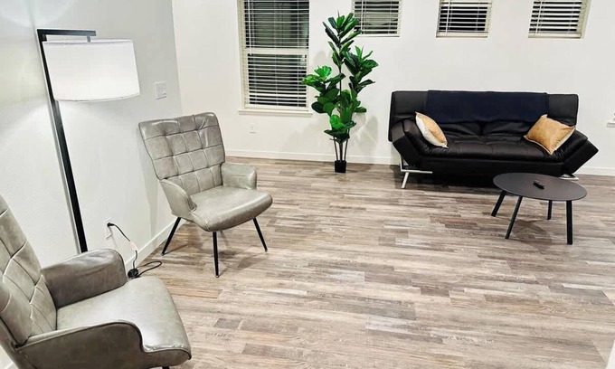 Fernley House | 10 Beds (1K,3Q,6T Beds)Sleeps 16