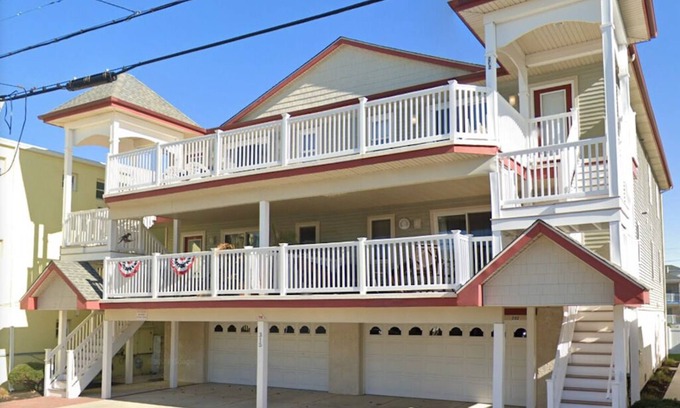 Wildwood Condo | 10% DISCOUNT FOR REST OF 2025 SEASON. 1/2 BLOCK TO BOARDWALK AND RIDES.