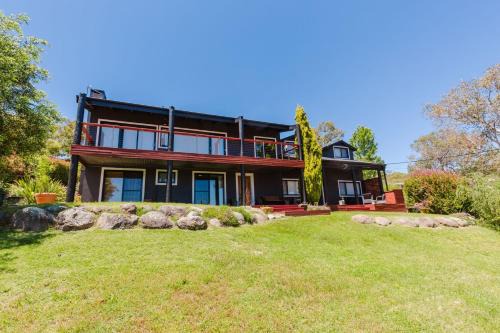 East Jindabyne House | 10 Kanangra Crescent - Entire