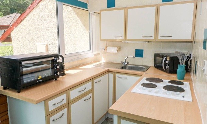 Llanteg Cottage | 10 LLANTEGLOS ESTATE, family friendly, with a garden in Amroth