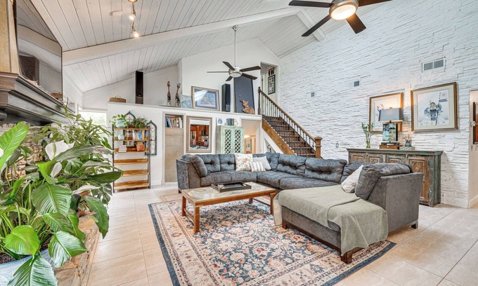 Orlando House | 10 Mi to Disney World: Lakeside Orlando Getaway!