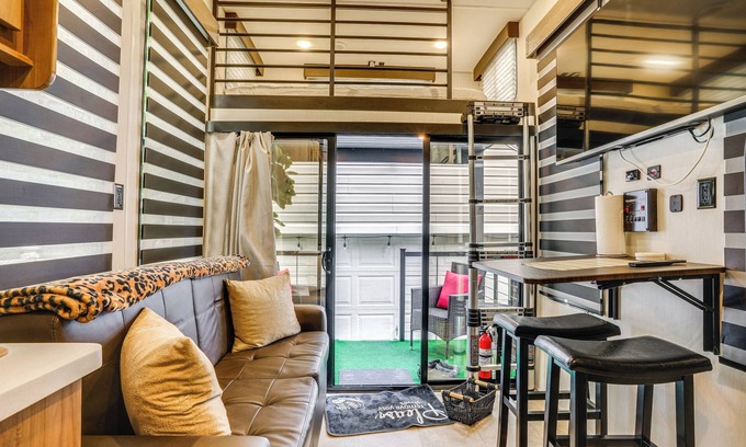 Dale City House | 10 Mi to Leesylvania & River: Sleek Mobile Home